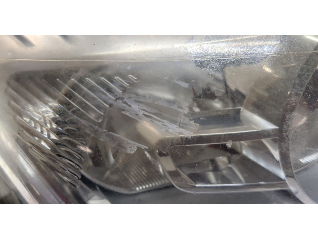 Фара передняя  Ford Focus 2 2008-2011 правая 