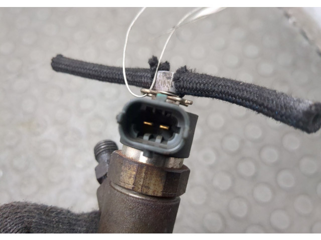 Форсунка топливная Volvo XC70 2000-2007 8603595