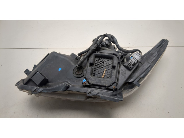 Фара передняя  Toyota Prius 2009-2015 правая 