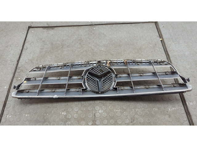 Решетка радиатора  Mercedes C W204 2006-2015          A20488000239744