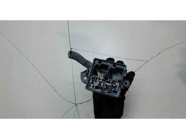 Блок реле  Toyota Sequoia 2008-      826640C010, 826690C020    5.7