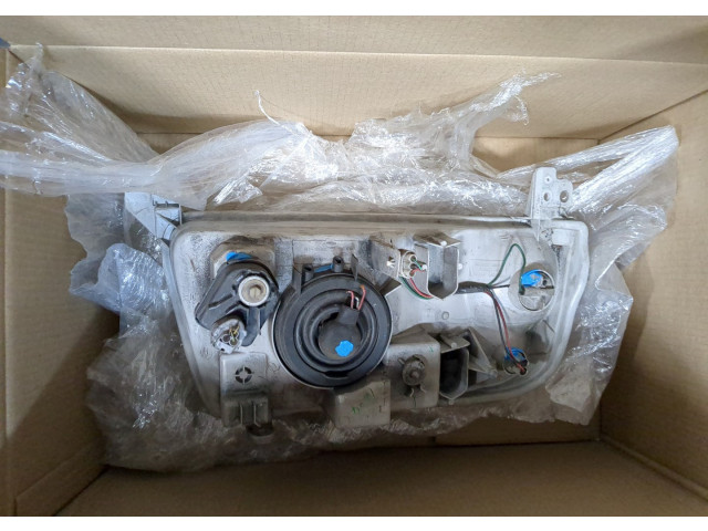 Фара передняя  Suzuki Grand Vitara 1997-2006 левая 