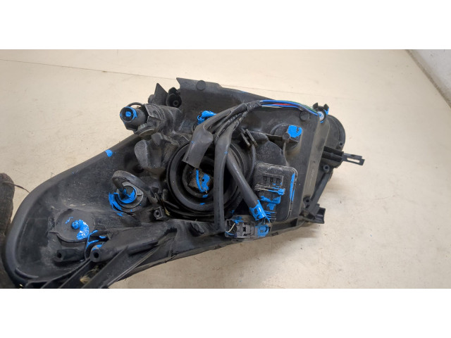 Фара передняя Toyota Urban Cruiser правая