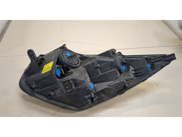 Фара передняя  KIA Venga правая 