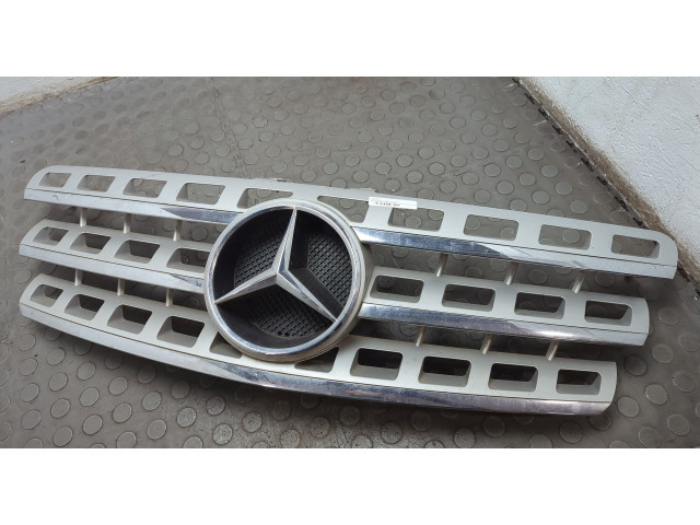 Решетка радиатора  Mercedes ML W164 2005-2011          