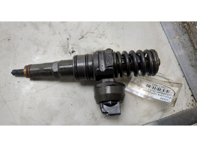 Форсунка топливная Volkswagen Golf 5 2003-2009 038130073AG