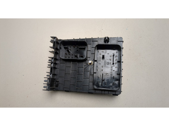 Блок предохранителей  Volkswagen Passat 7 2010-2015 Европа      1K0937124Q   