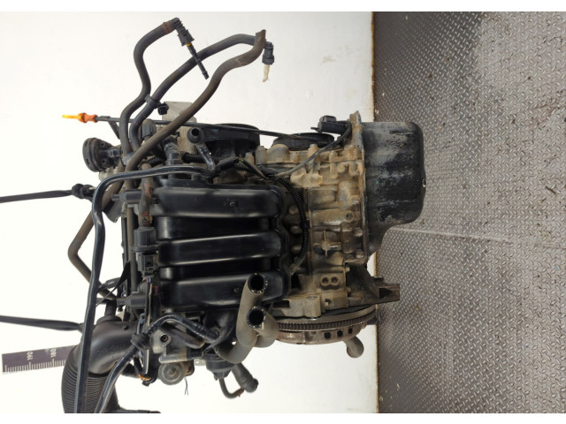 Форсунка топливная  Skoda Rapid 2012-2020    03E906031C     