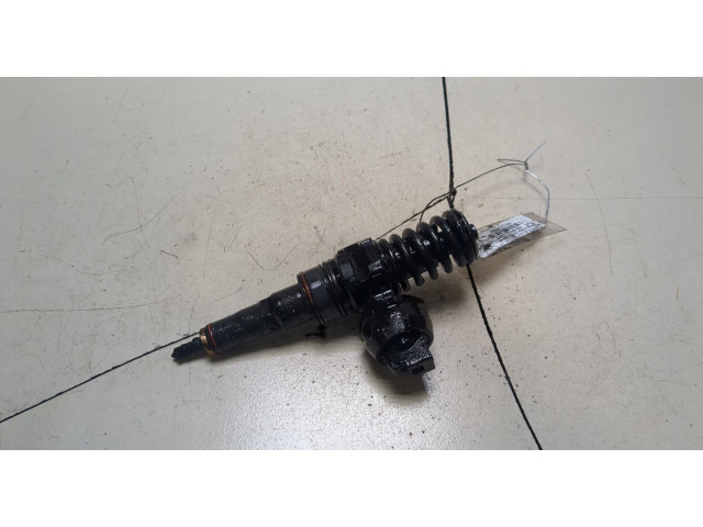 Форсунка топливная  Audi A3 (8L1) 1996-2003    038130073AJ     