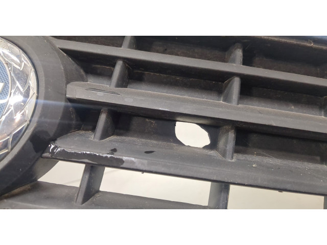 Решетка радиатора  Fiat Doblo 2005-2010          735418095, 735418096