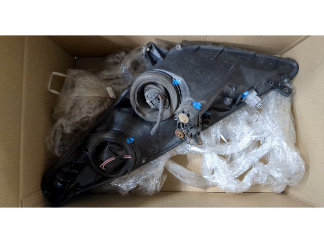 Фара передняя  Toyota Celica 1999-2005 правая 