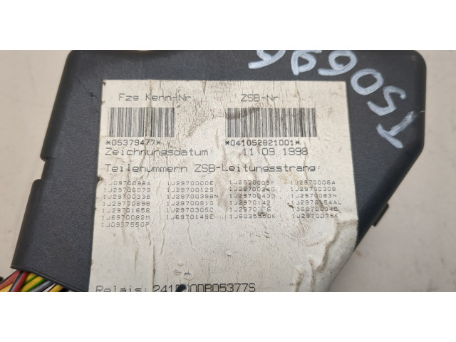 Блок предохранителей Volkswagen Golf 4 1997-2005 8D1941824