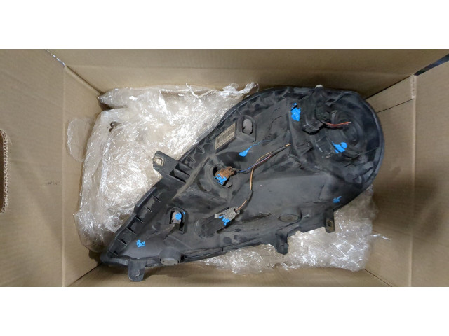 Фара передняя Renault Trafic 2001-2014 правая