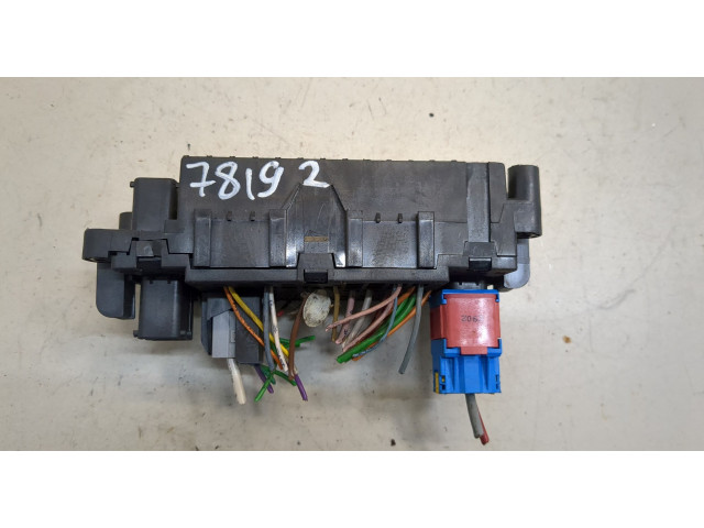 Блок предохранителей  Peugeot 406 1999-2004         