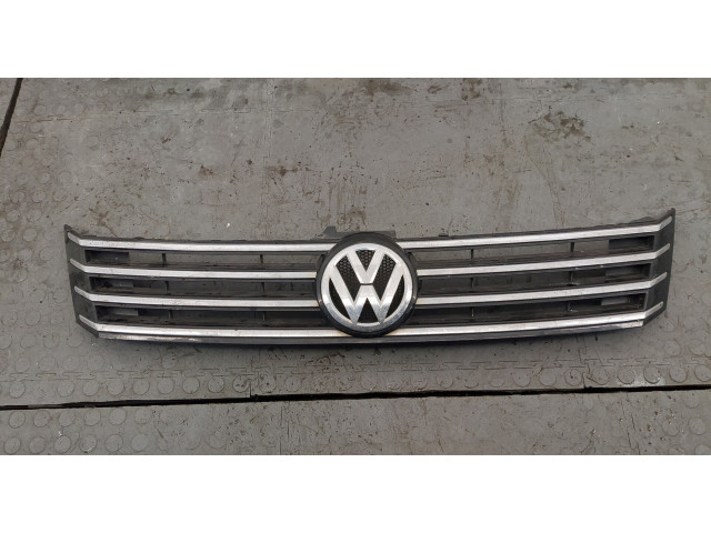 Решетка радиатора Volkswagen Passat 8 2015-