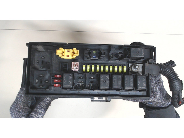 Блок реле Jeep Grand Cherokee 2004-2010 0469E087AB 3