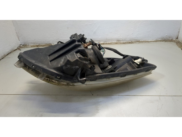 Фара передняя  Toyota Yaris 2005-2011 правая 