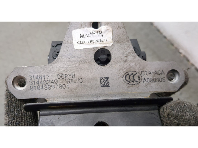 Замок багажника  Volvo S40 2004-       