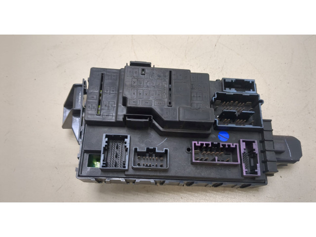 Блок предохранителей  Lincoln Navigator 2006-2014         