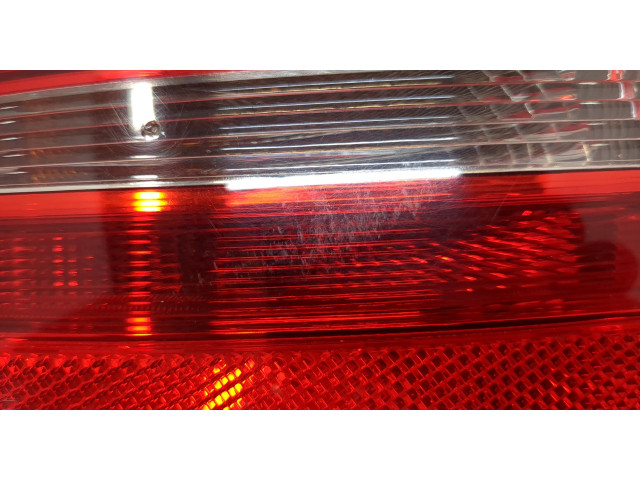 Задний фонарь 8T0945095