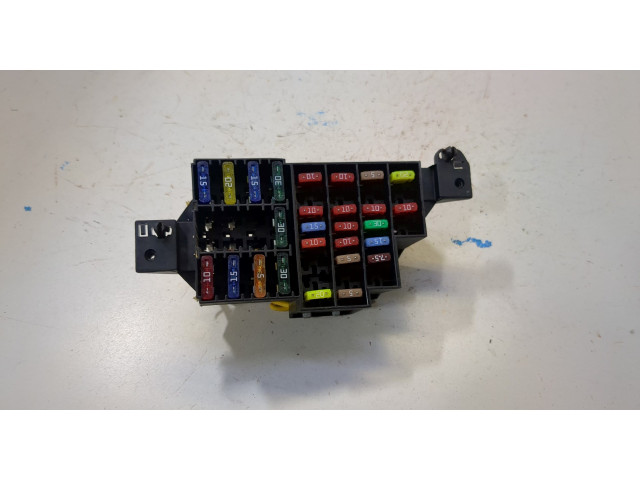 Блок предохранителей Dacia Logan 2004-2012 7703297597