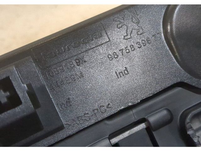 Дисплей бортового компьютера  Peugeot 208 9875839677       