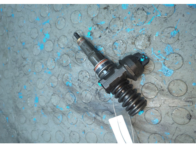 Форсунка топливная Volkswagen Golf 4 1997-2006 038130073AJ, 038130079CX