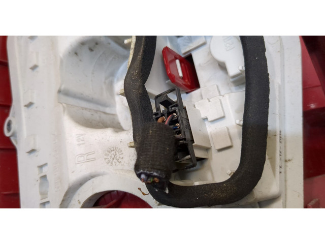 Задний фонарь          