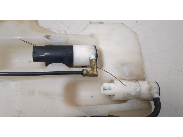 Бачок омывателя Chevrolet Tahoe 2006-2014 25731418