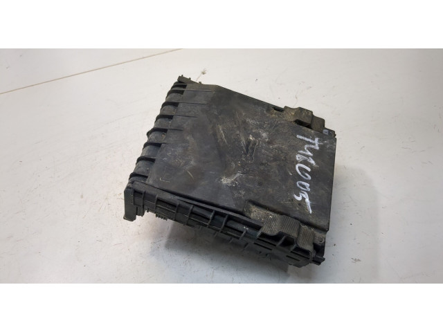 Блок предохранителей  Skoda Yeti 2013-2018      1K0937125D   