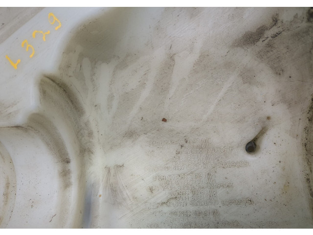 Бачок омывателя GMC Envoy 2001-2009 4.2