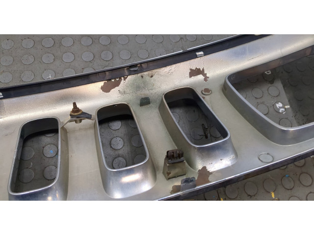 Решетка радиатора Hummer H3