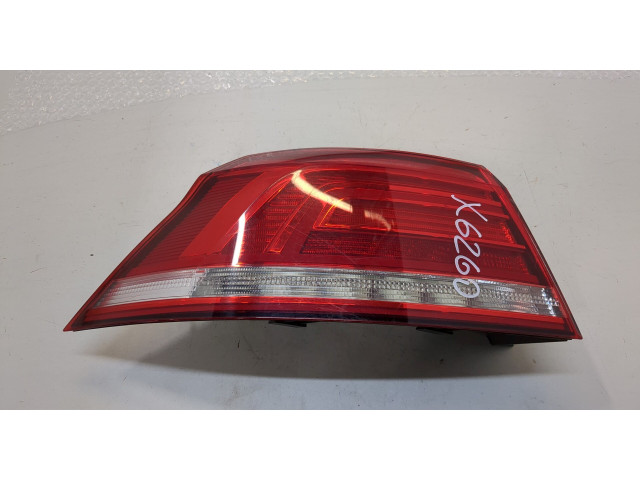 Задний фонарь          