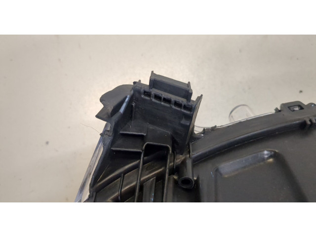 Фара передняя  Peugeot 208 2012-2019 правая 