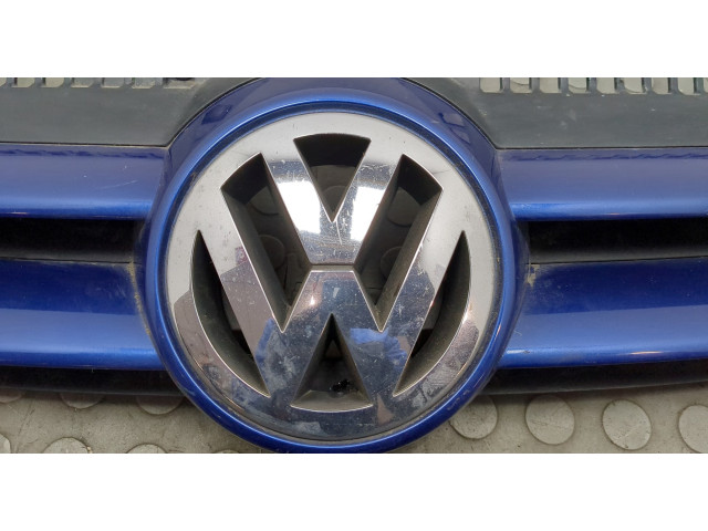 Решетка радиатора  Volkswagen Golf Plus          5M0853655A