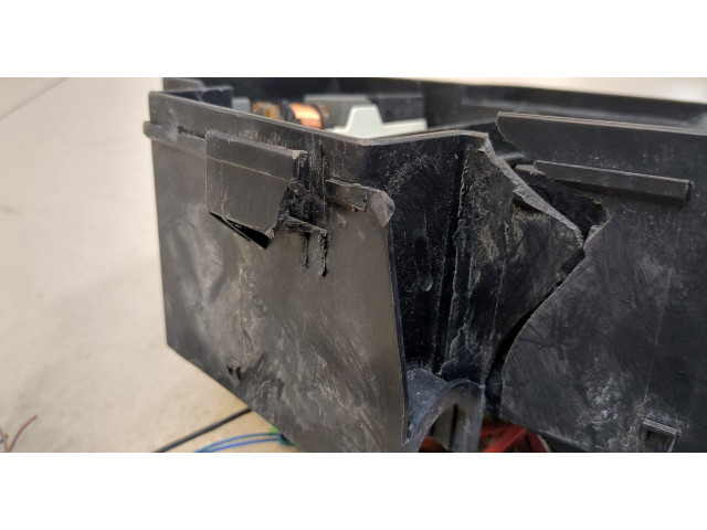 Блок предохранителей Jaguar I-Pace j9d314n073ba