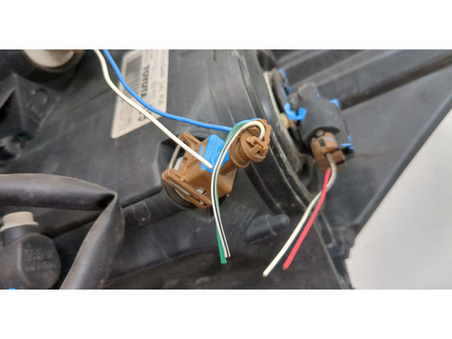 Фара передняя Toyota Auris E15 2006-2012 правая