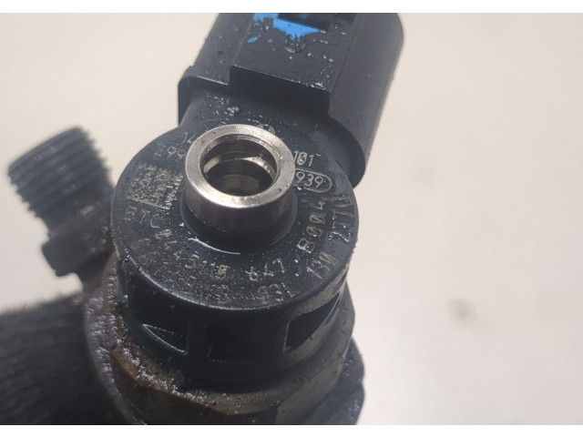 Форсунка топливная Skoda Yeti 2013-2018 03L138277Q