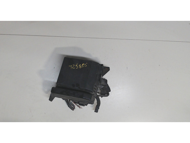 Блок реле Mitsubishi Grandis 307230486 2.4