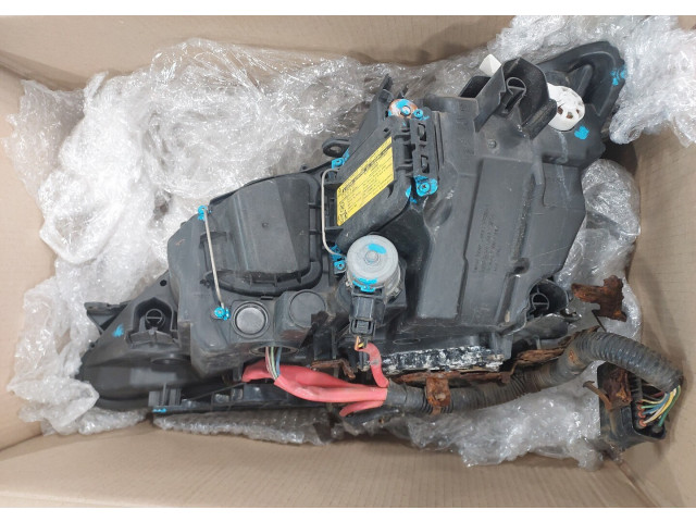 Фара передняя Lexus IS 2005-2013 правая