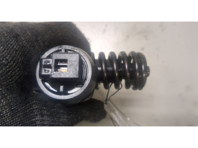 Форсунка топливная  Volkswagen Golf 5 2003-2009    038130073AG     