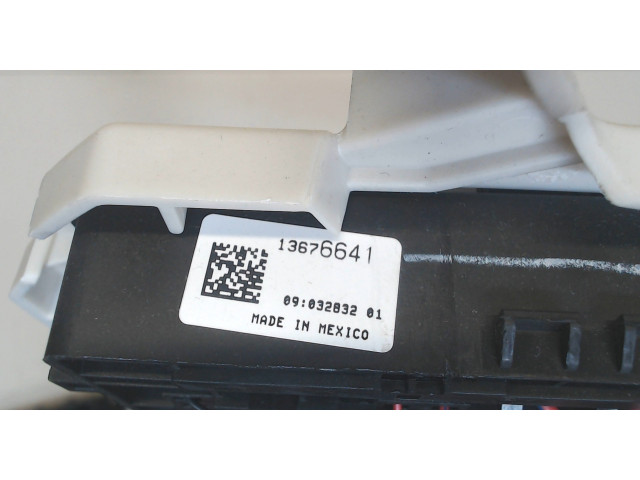 Блок предохранителей  Cadillac ATS 2012-2014      13676641    