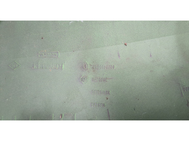 Решетка радиатора  Renault Kangoo 2008-2013          8200499017