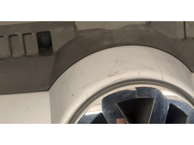 Решетка радиатора Volkswagen Golf Plus 5M0853651A, 3C0853601C