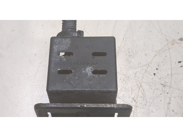 Блок реле  Ford Fusion 2002-2012          1.6