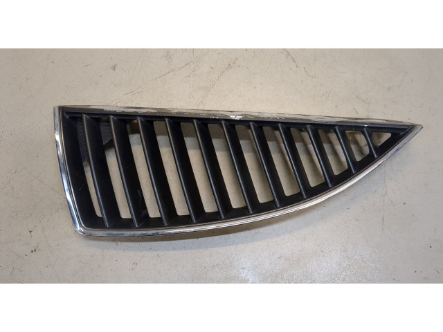 Решетка радиатора Mitsubishi Lancer 9 2003-2006 MN126473, MN126877