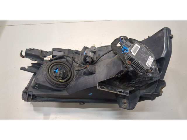 Фара передняя  Infiniti QX56 2004-2010 правая 