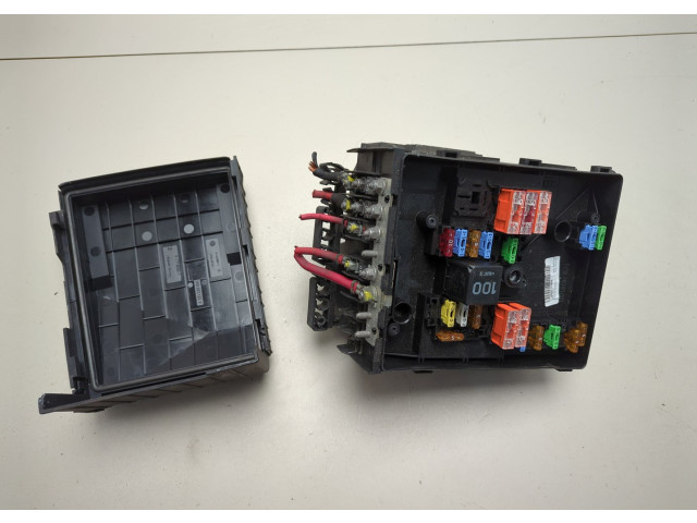 Блок предохранителей Skoda Octavia (A5) 2004-2013
