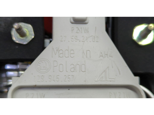 Задний фонарь 1Z9945111A