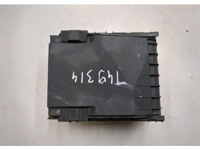 Блок предохранителей Skoda Yeti 2009-2018 1K0937125D